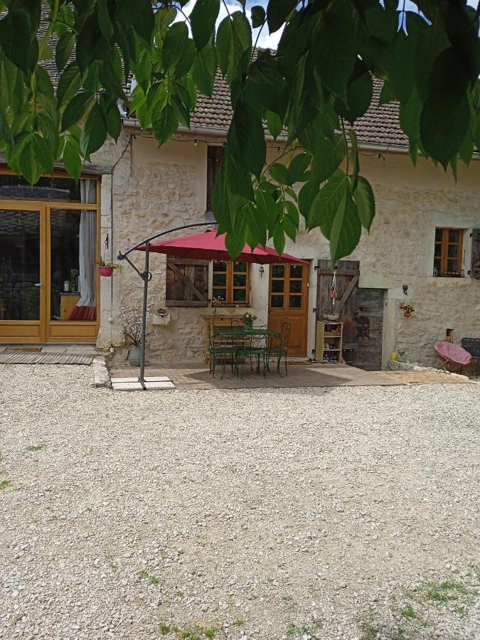 Chez Karine Bed & Breakfast Ceyzerieu Екстериор снимка