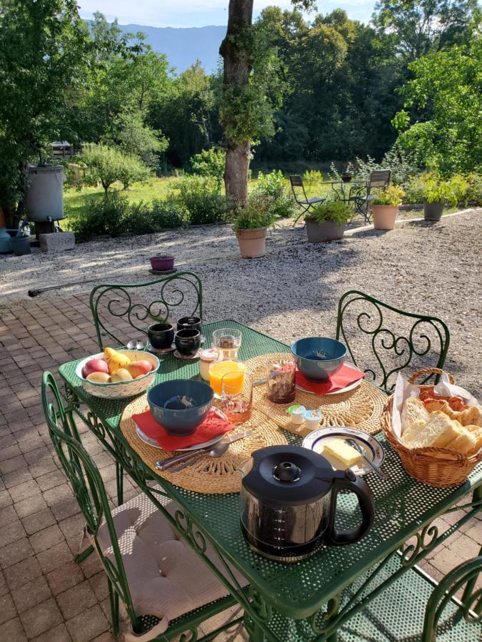 Chez Karine Bed & Breakfast Ceyzerieu Екстериор снимка