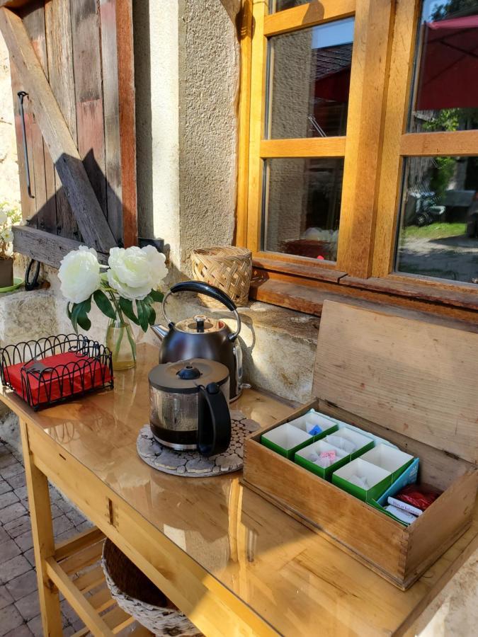 Chez Karine Bed & Breakfast Ceyzerieu Екстериор снимка